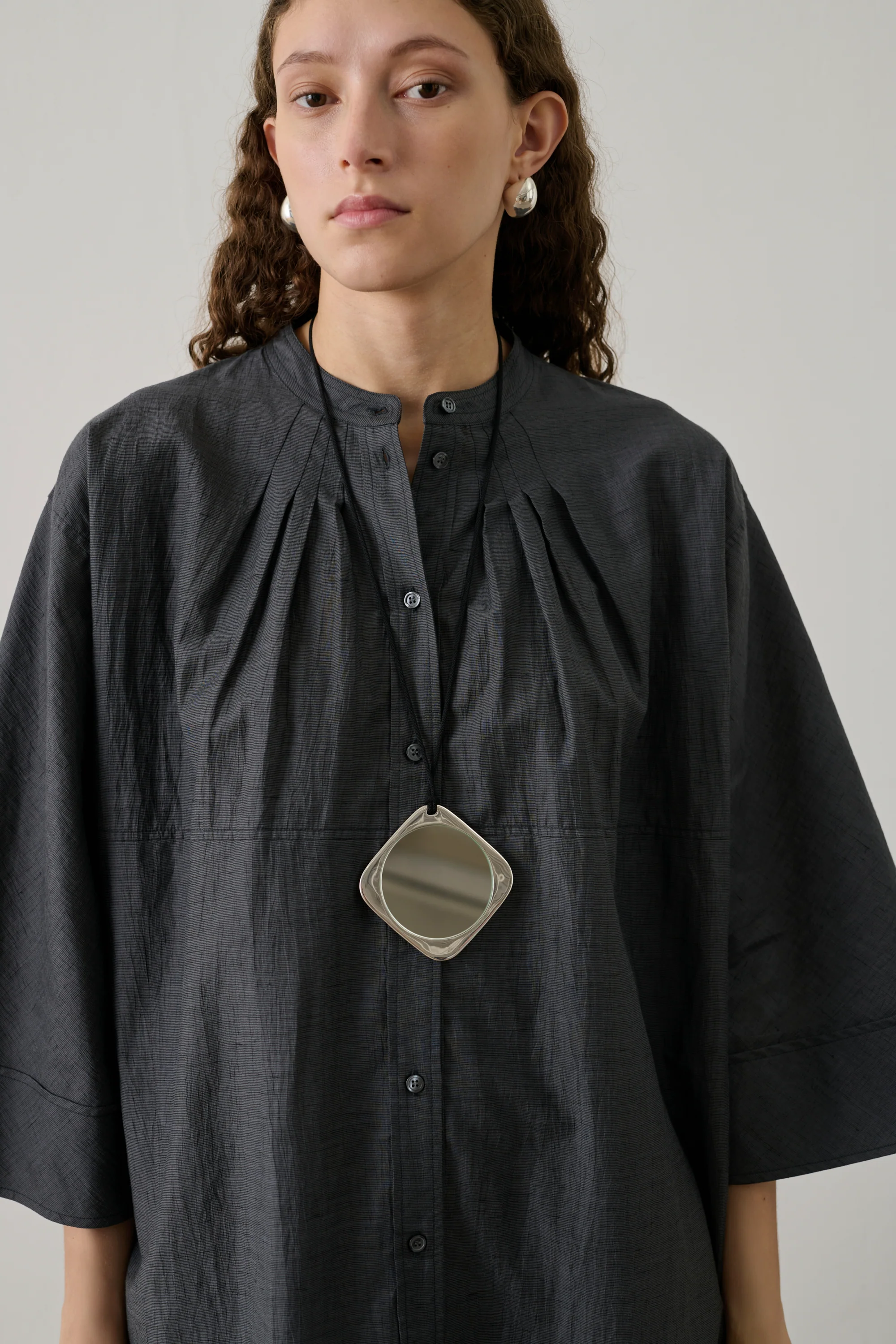ROBE HOSTA GRISE - Image 4