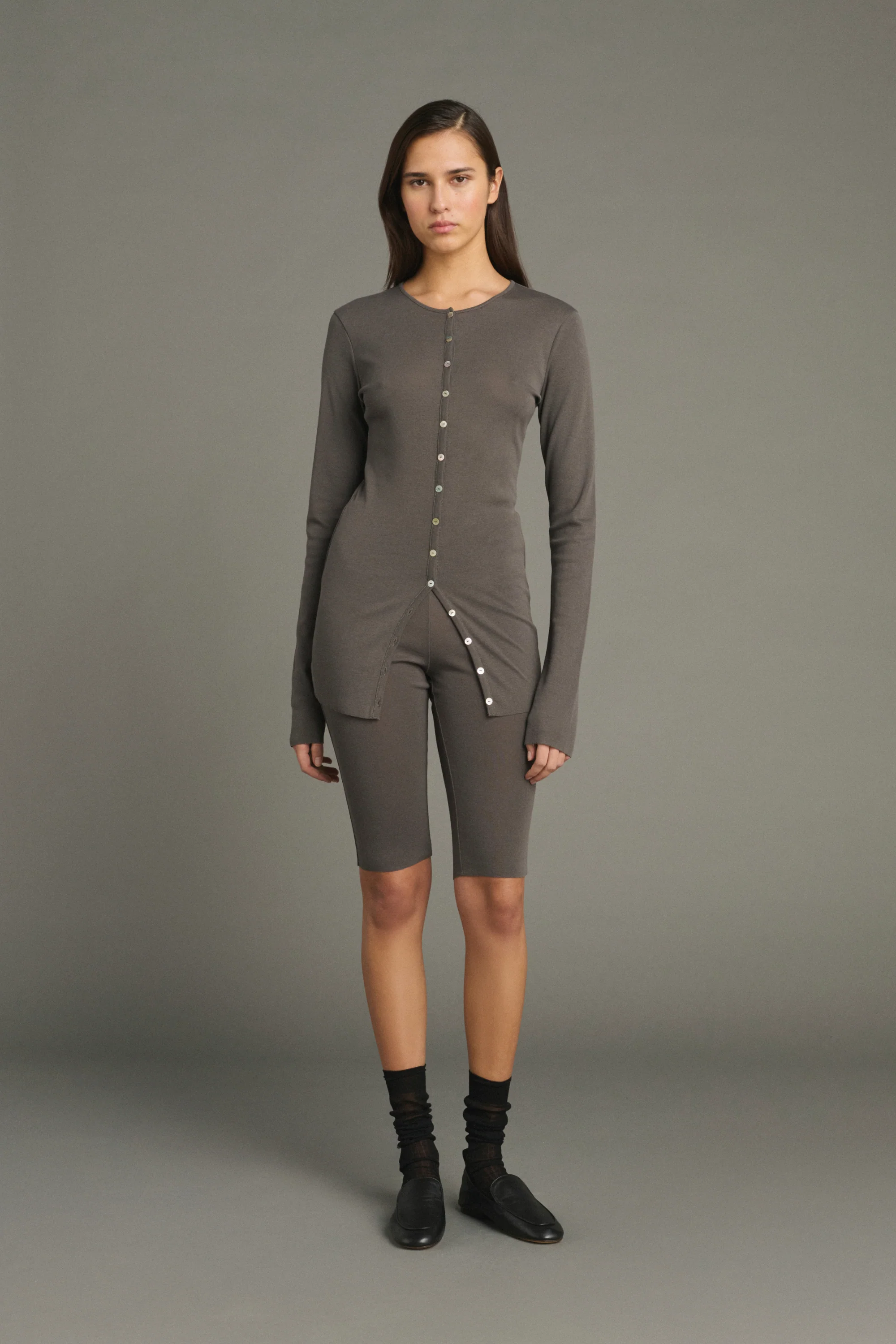 SHORT LIO GRIS